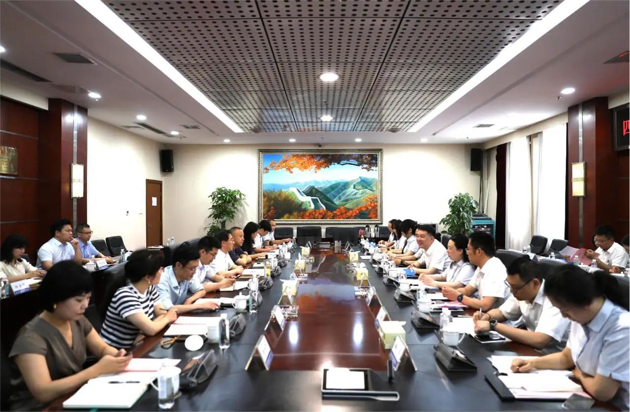 四川路桥与四川省场道工程有限公司举行交流座谈